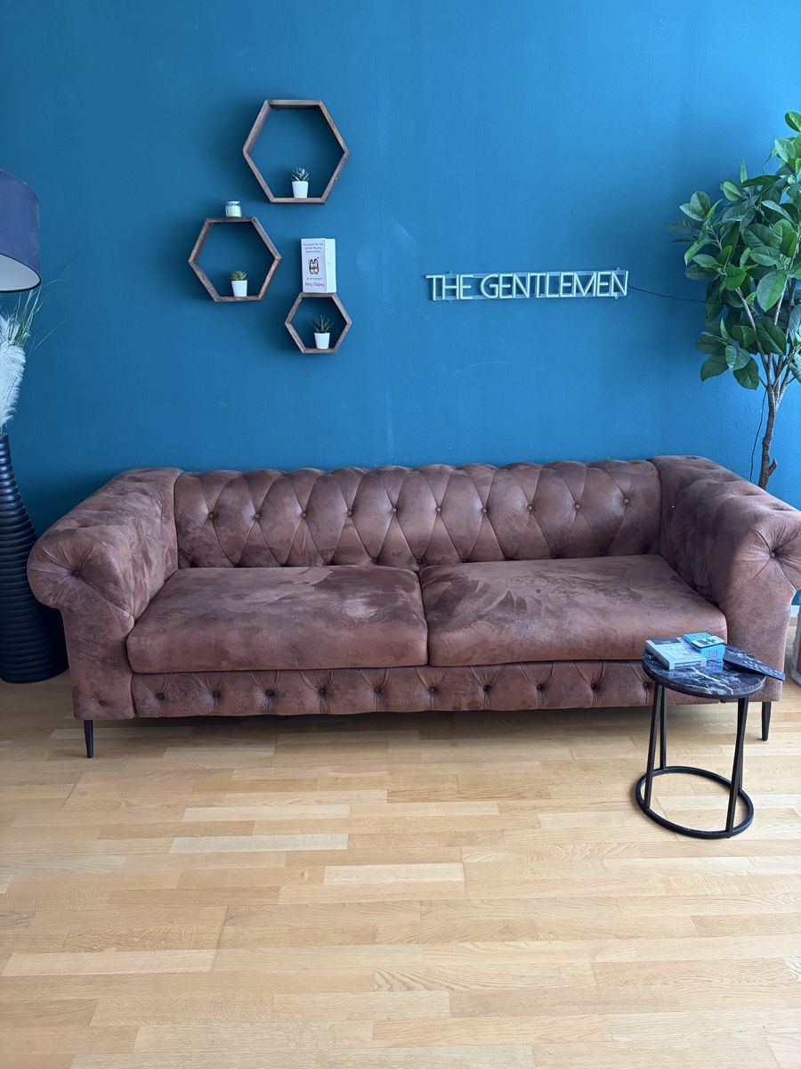 Divani: Schönes Chesterfield Sofa – Usato da Zürich venduto da Valerio92