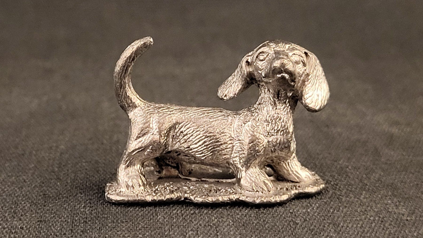 Statuette: Kleiner Metall-Dackel "VII" – Usato da Basel venduto da spinne02 5
