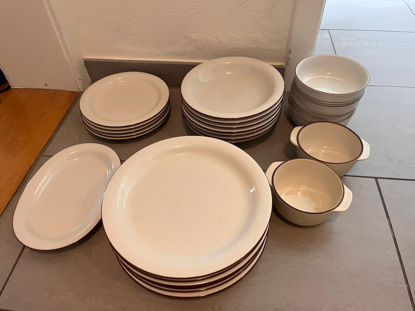 Set di piatti: Geschirrset – Usato da Winterthur venduto da A_sa1