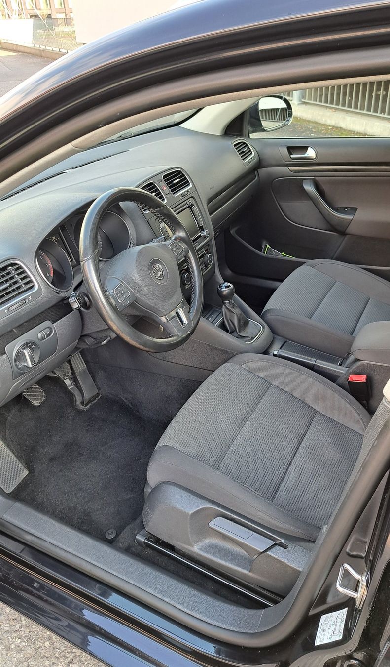 VW Autos: VW Golf VI Variant 1.4 TSI, Team, Schwarz – D'occasion à Giswil par  5