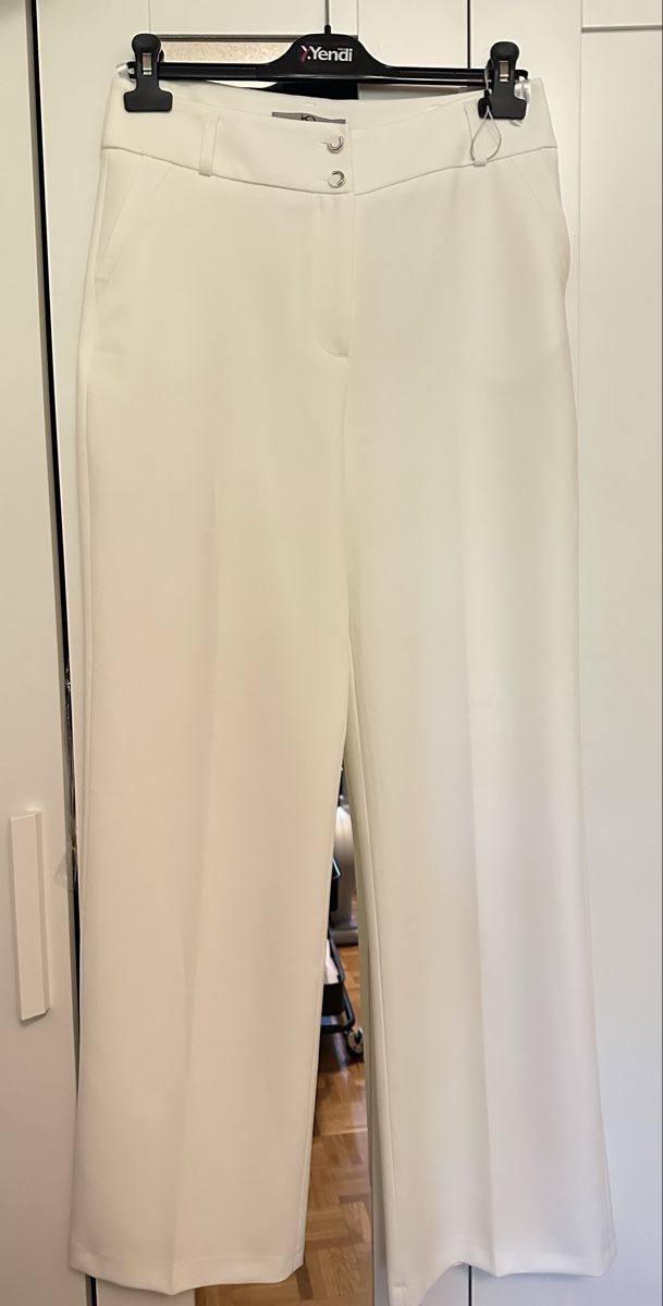 Pantaloni: Pantalon blanc élégant coupe évasée  – Usato da Les Avanchets venduto da liu_9h9t 2