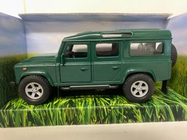 Land Rover Defender 1-31 OVP grün  153