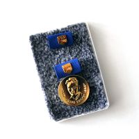 Artur Becker Medaille Gold