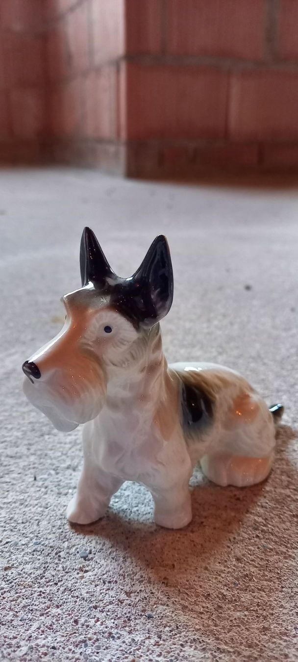 Statuette: Sitzender Hund – Usato da Frick venduto da sika1960
