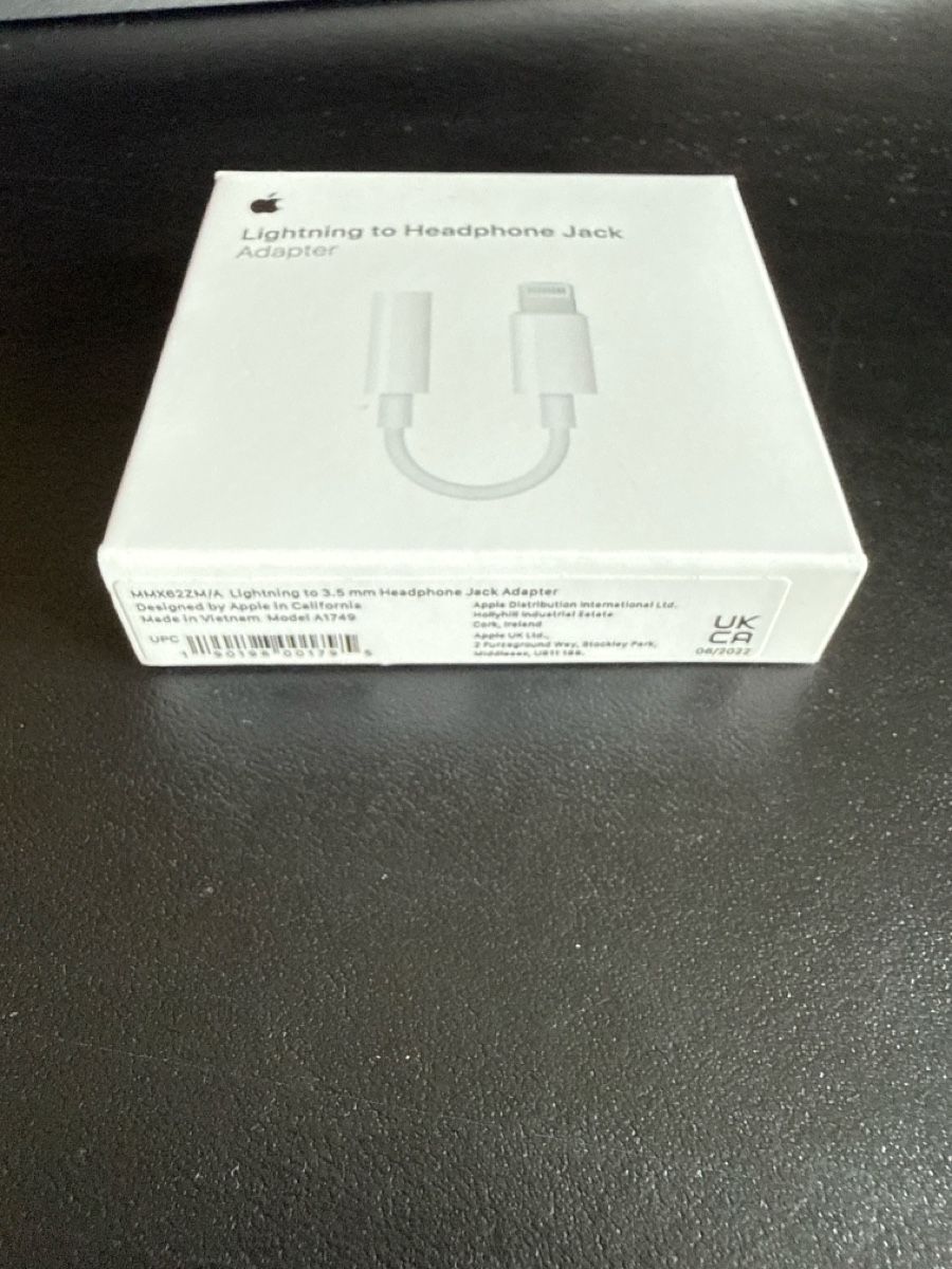 Apple Lecteurs & Adaptateurs: APPLE / Lightning to 3.5 mm Headphone Jack – Neuf avec emballage d'origine à Kirchberg BE par Noelstr 2