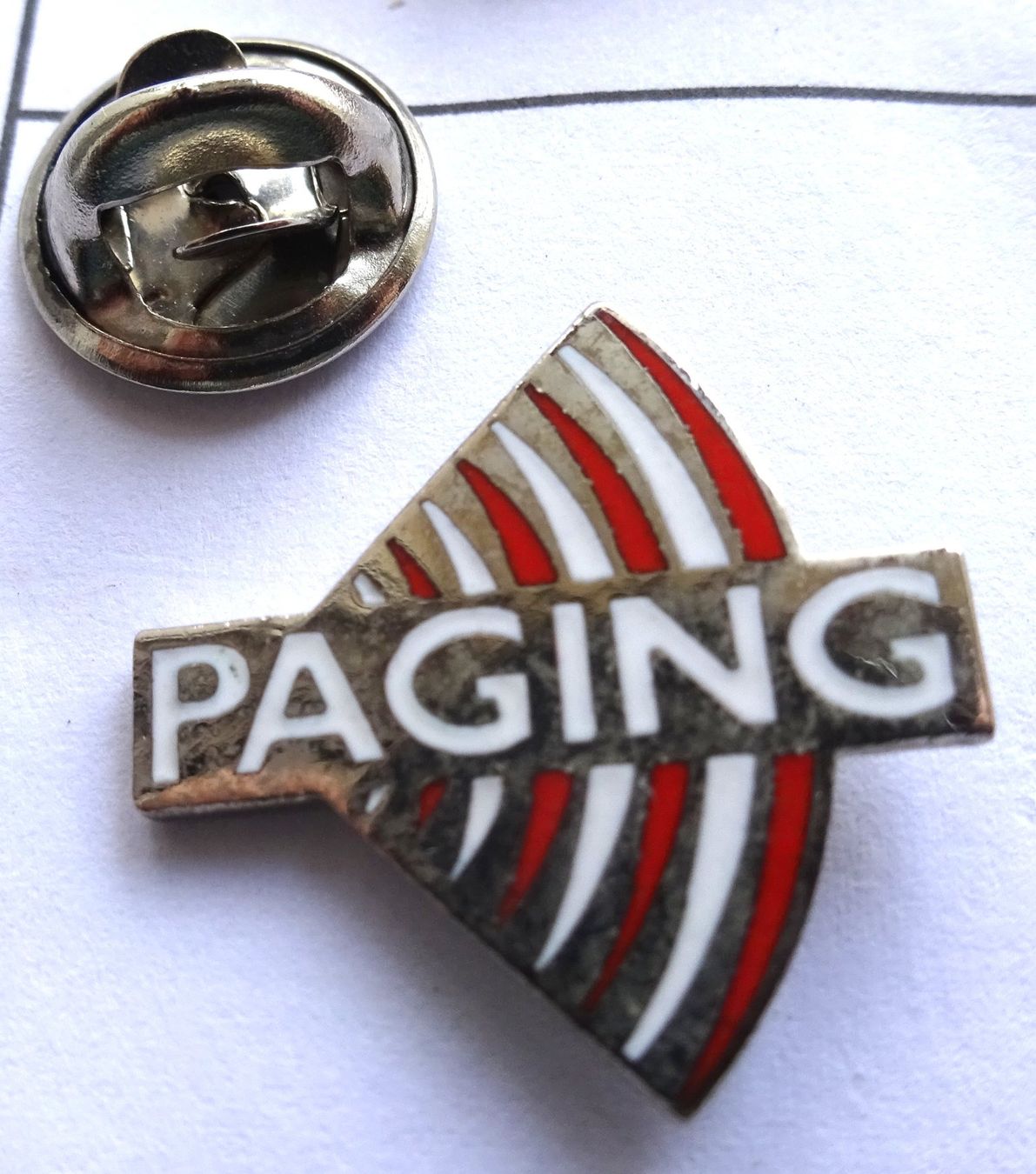Placchette & Badge: Pin PAGING  Wellen – Usato da Utzenstorf venduto da BUtter81