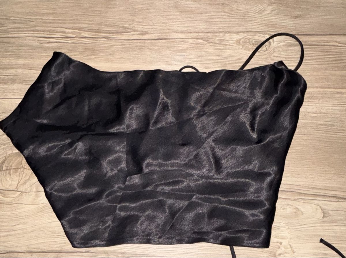 Zara Top: Petit haut – Nuovo (secondo la descrizione) da La Vue-des-Alpes venduto da jul_58ys