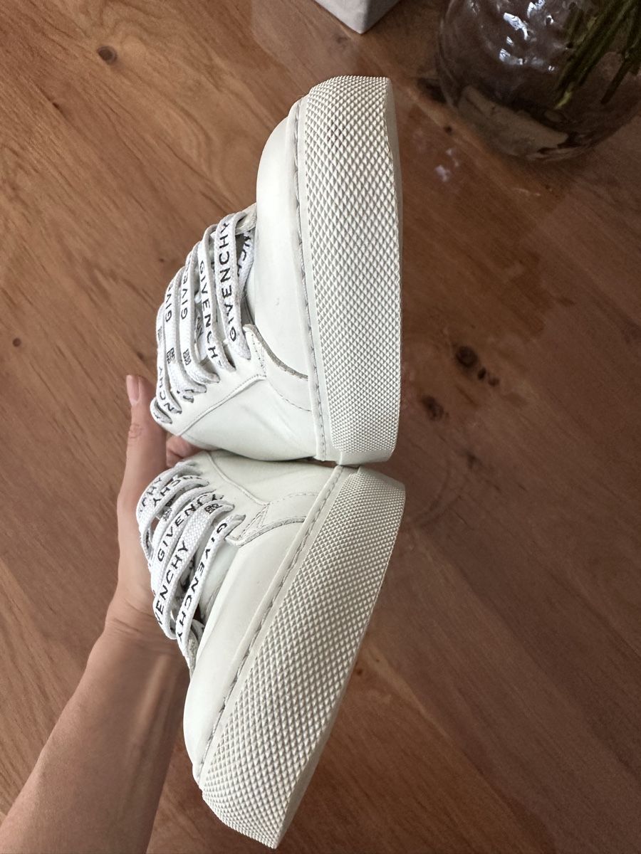 Givenchy Chaussures hommes: Givenchy sneakers size 40 – D'occasion à Adliswil par Maro_7 5