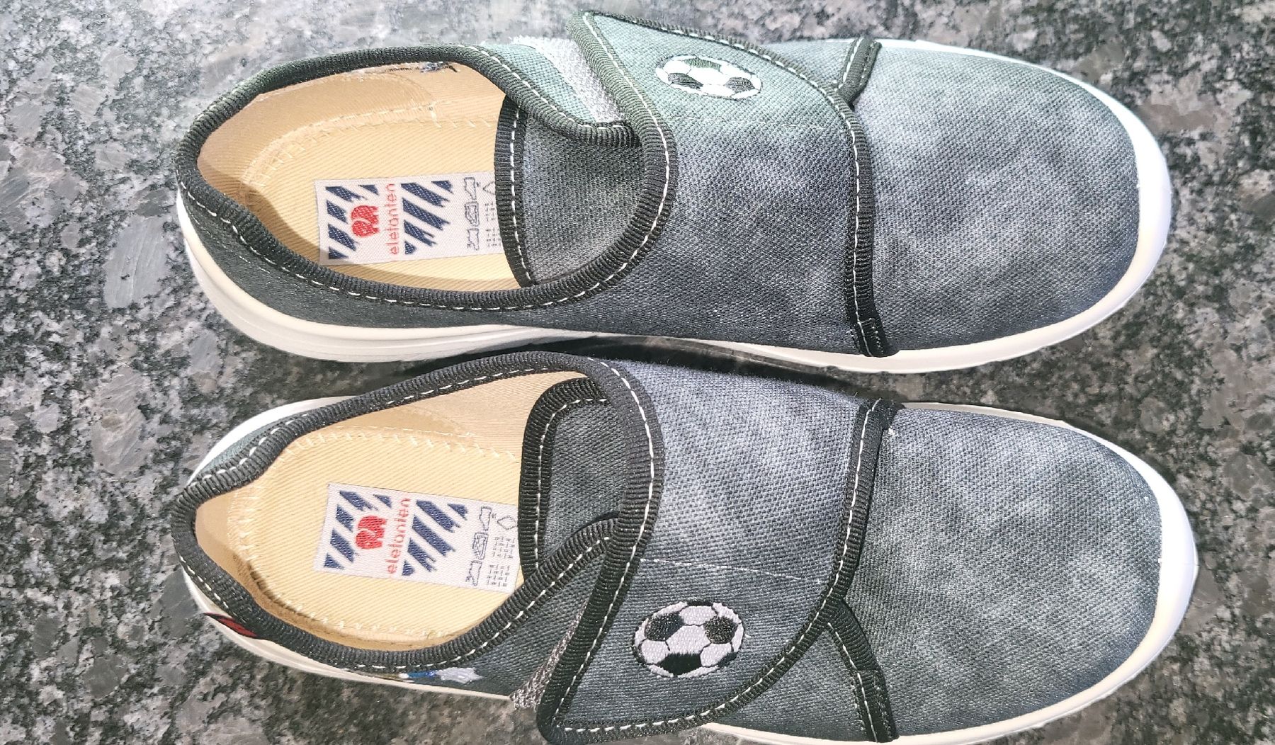 Elefanten Schuhe für Jungen: Pantoufles 32 Elefanten neuves  – Neu (gemäss Beschreibung) aus Lavey-Village von agaddy 1