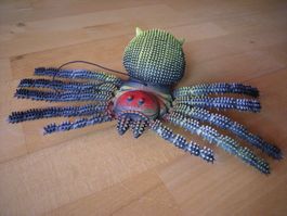 Araignée géante avec abdomen qui couine - Effrayez vos amis!
