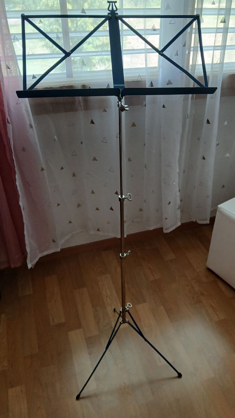 Supporti per strumenti musicali & leggii: Lutrain bleu pliable – Usato da Le Brassus venduto da bla_7wxg 2