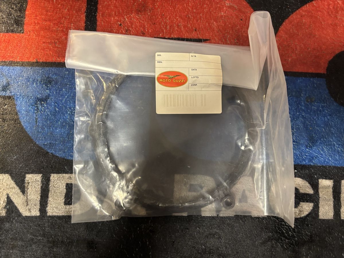 Moto Guzzi Toutes les pièces détachées moto: Moto Guzzi pièce cache moteur – Neuf avec emballage d'origine à Mézières VD par P-M-C
