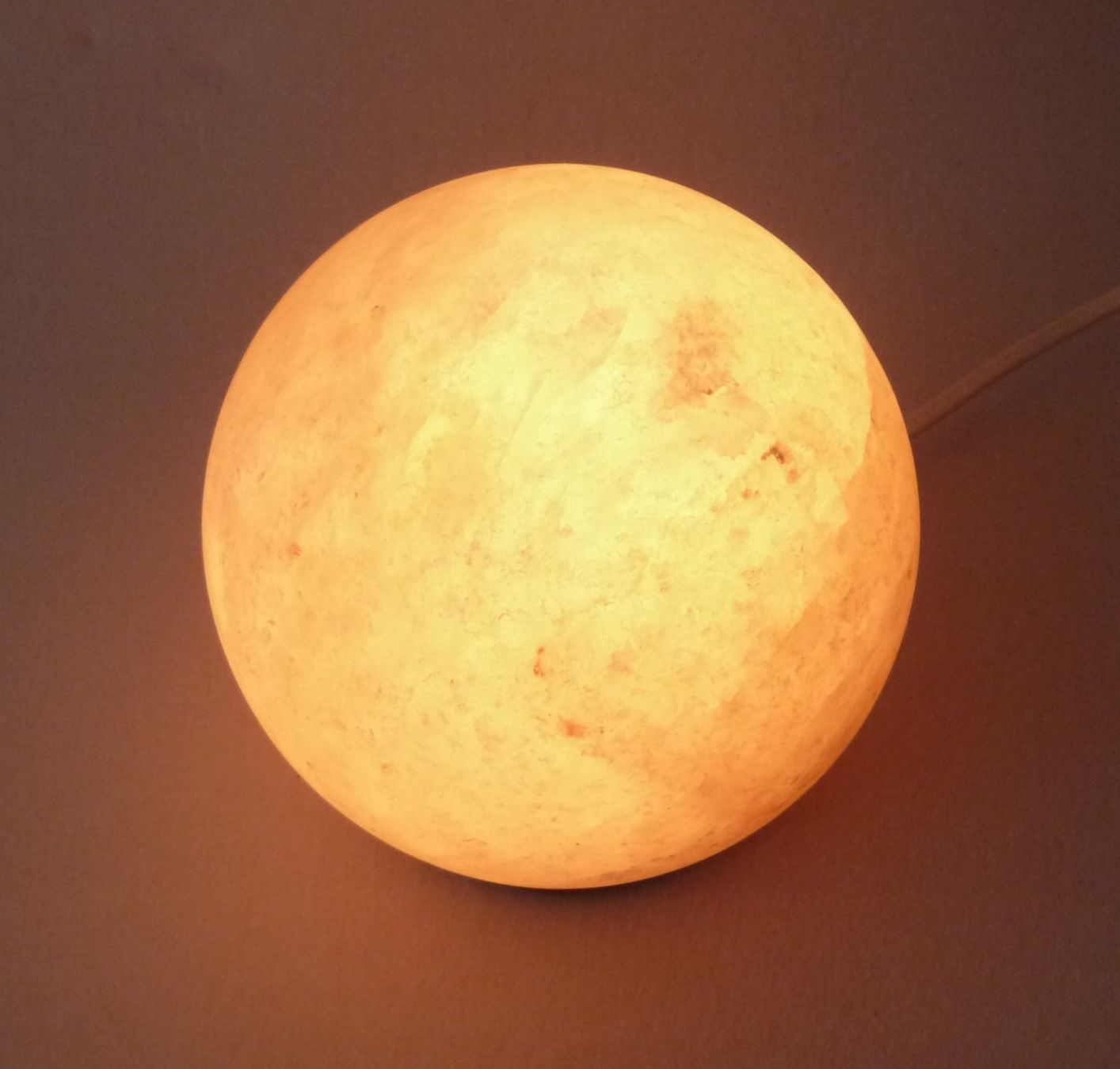 Lampade: Salzkristall-Kugel Lampe – Nuovo e nell'imballaggio originale da Mauren venduto da Yeelen 2