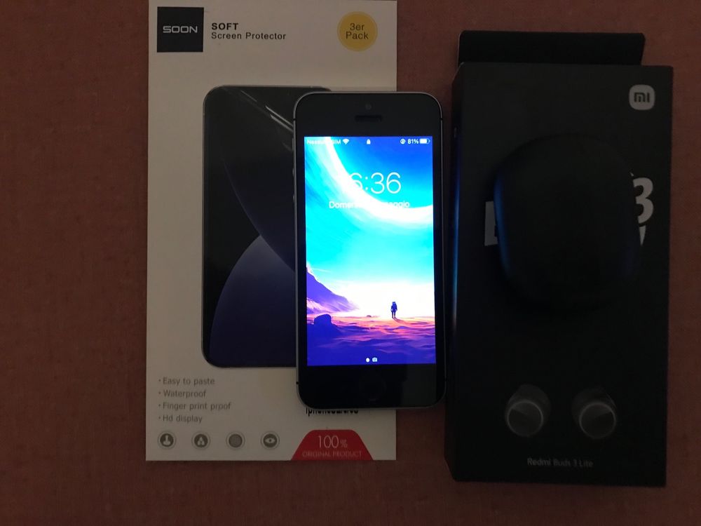 iPhone SE 2016 + headphone Kaufen auf Ricardo