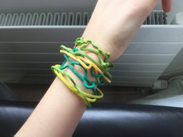 Lot 11x Bracelets enfant caoutchouc forme animaux & fruits