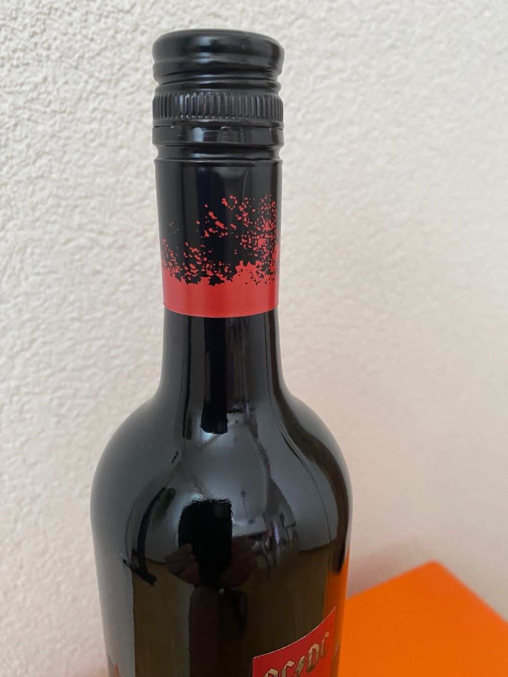 Wein: AC/DC Rotwein Sammlerstück – Neu und originalverpackt aus bern von malfobe 3