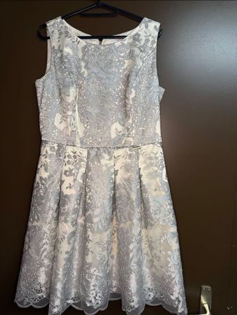 Elegantes Kleid , Grösse 42 - festlich & modern