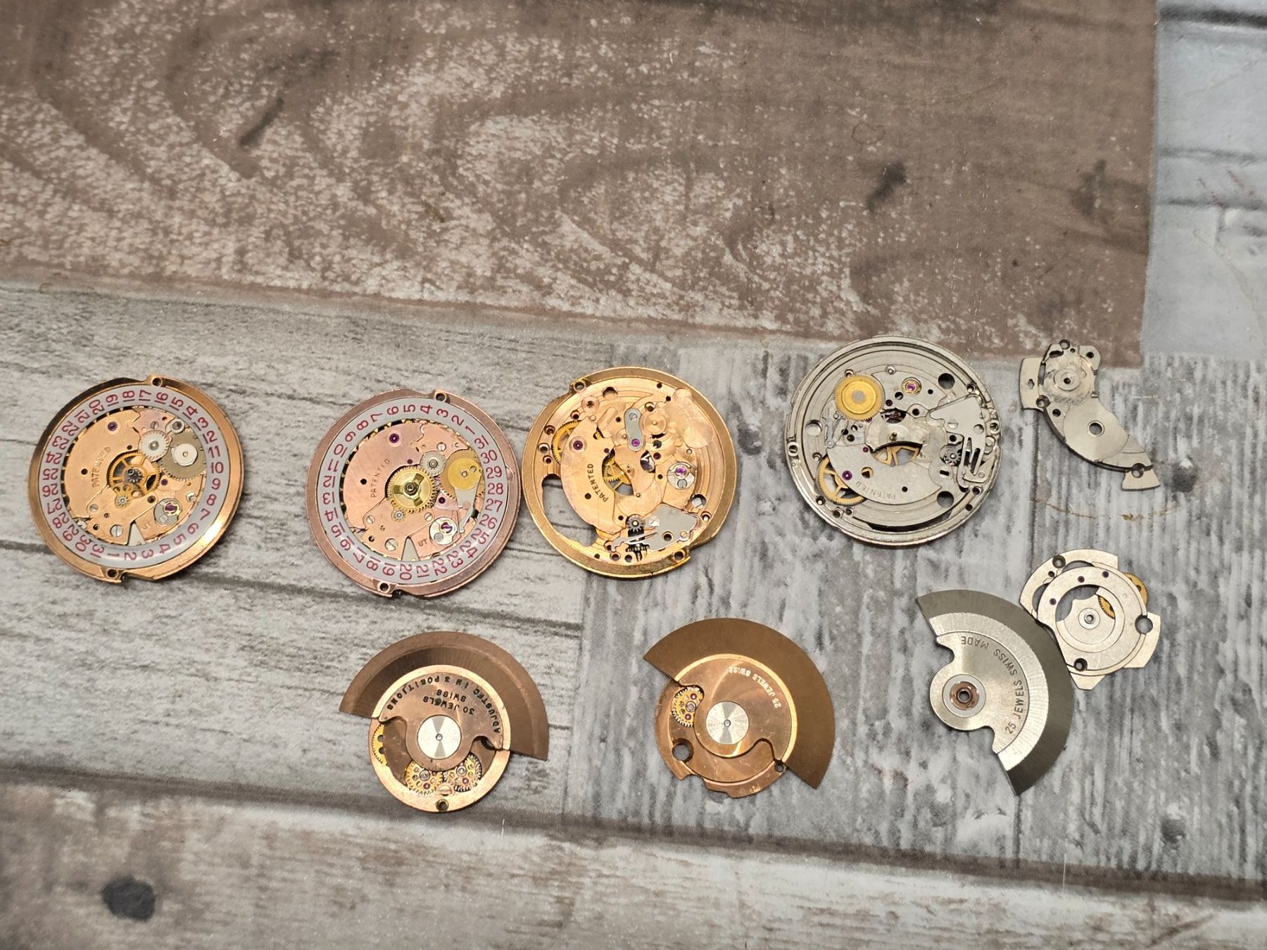 Orologi: Lot de 4 mouvements pièces détacher – Difettoso da Tramelan venduto da Nirdan 1