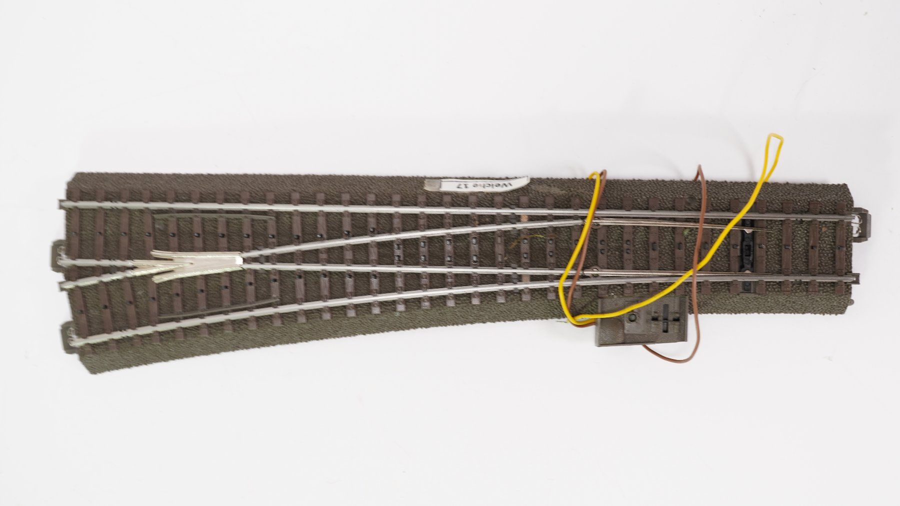 Märklin Modelleisenbahnen: c1 Märklin 24711 schlanke links Weiche+Antrieb+Decoder |0262 – Gebraucht aus Uetendorf von tigermuegi