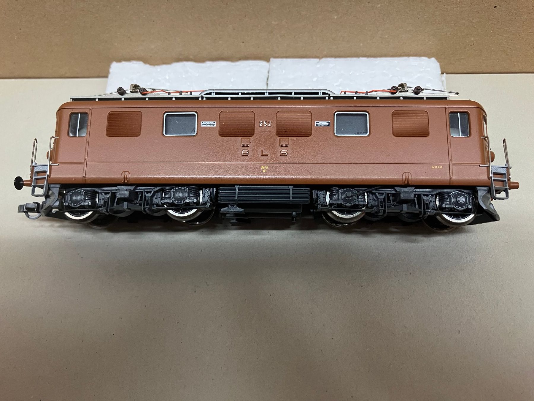 Roco Modellini di ferrovie: Roco 63883 BLS Ae 4/4 252 braun Ursprungsversion, H0 GS – Usato da Neuendorf venduto da sitek071 5