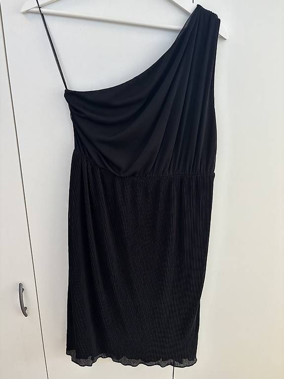 Vestiti: Einschultriges Kleid – Usato da Thürnen venduto da cha_hg92