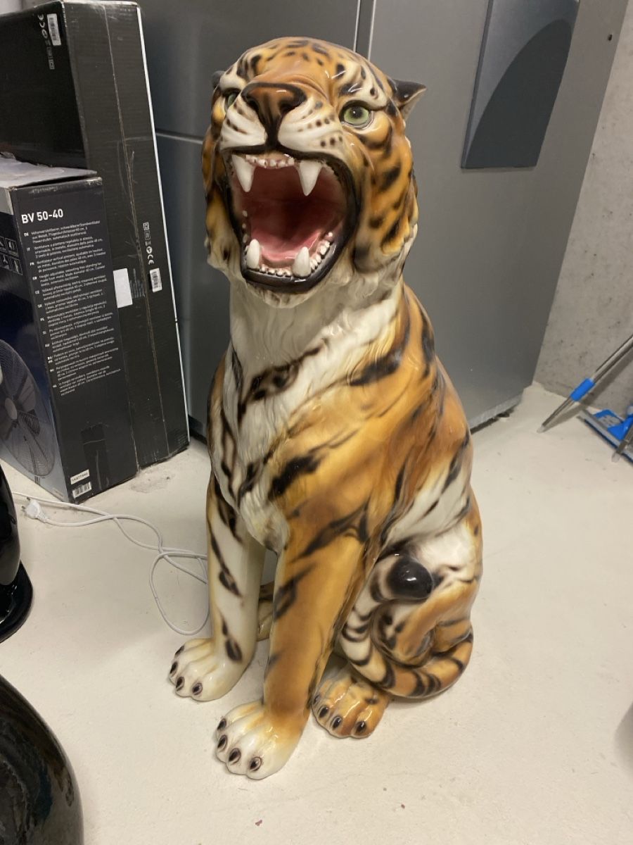 Skulpturen & Statuen: Antiker Porzellan Tiger – Gebraucht aus Wolfwil von ISAsShop 2