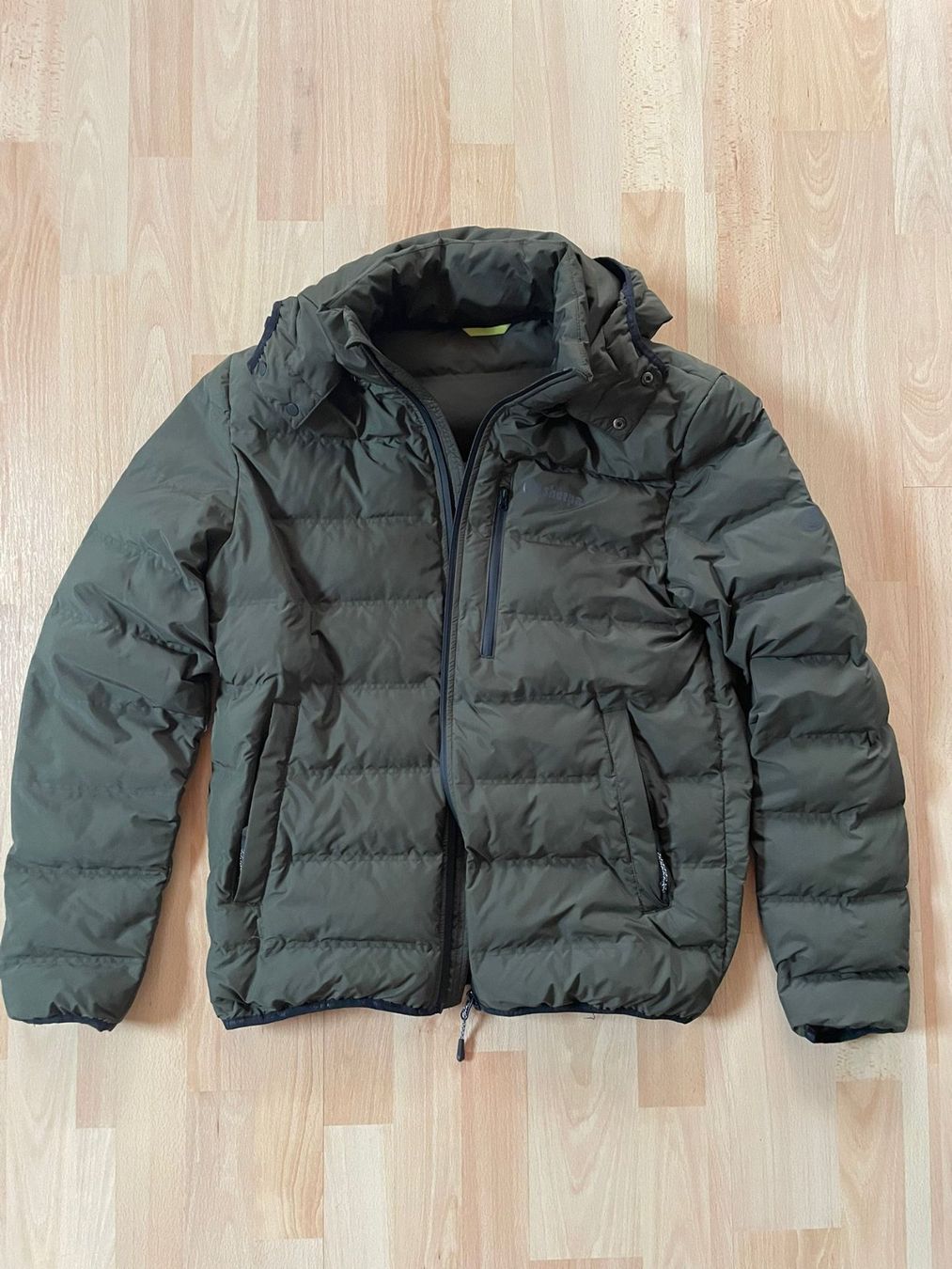 Sherpa Giacche: SHERPA HERREN WINTERJACKE Gr.M – Usato da winterthur venduto da MEAhealingBrush