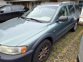 Volvo XC70 2.5T AWD Kombi grün-metalic ab Platz , 250000 Km