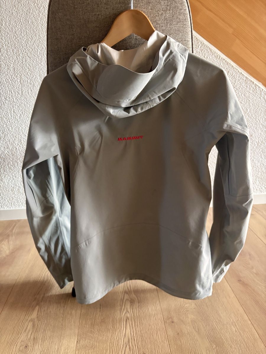 Mammut Giacche: Regenjacke grau Mammut Gr. S – Usato da Heitenried venduto da sab_d8tp 1