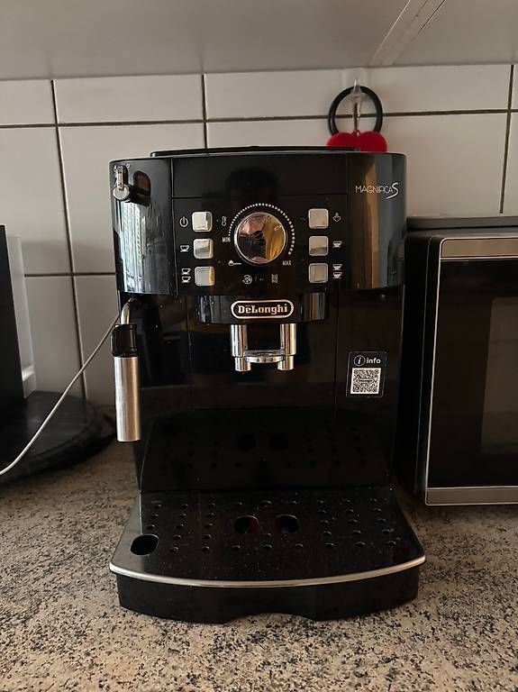 De'Longhi Kaffeemaschinen & Espressomaschinen: Machine à café Delonghi Magnifica S – Gebraucht aus Genève von ray_9fy8 1