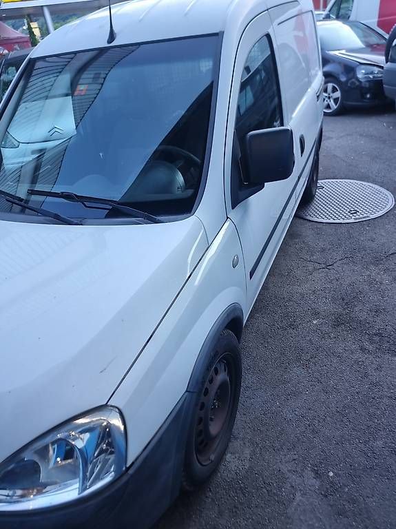 Veicoli commerciali: Opel combo collaudata  benzina  e gas – Usato da Bironico venduto da Maurizzio 3