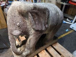 Elefant aus Granitstein