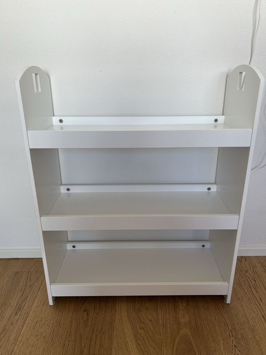 Scaffali: White Bookcase 3 Shelves Good Condition – Usato da Zürich venduto da mar_d7zz