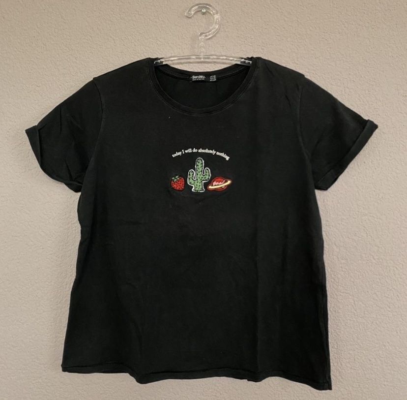 Bershka Blusen, T-Shirts & Tops: Tshirt mit Druck von Bershka – Gebraucht aus Huttwil von mandala123