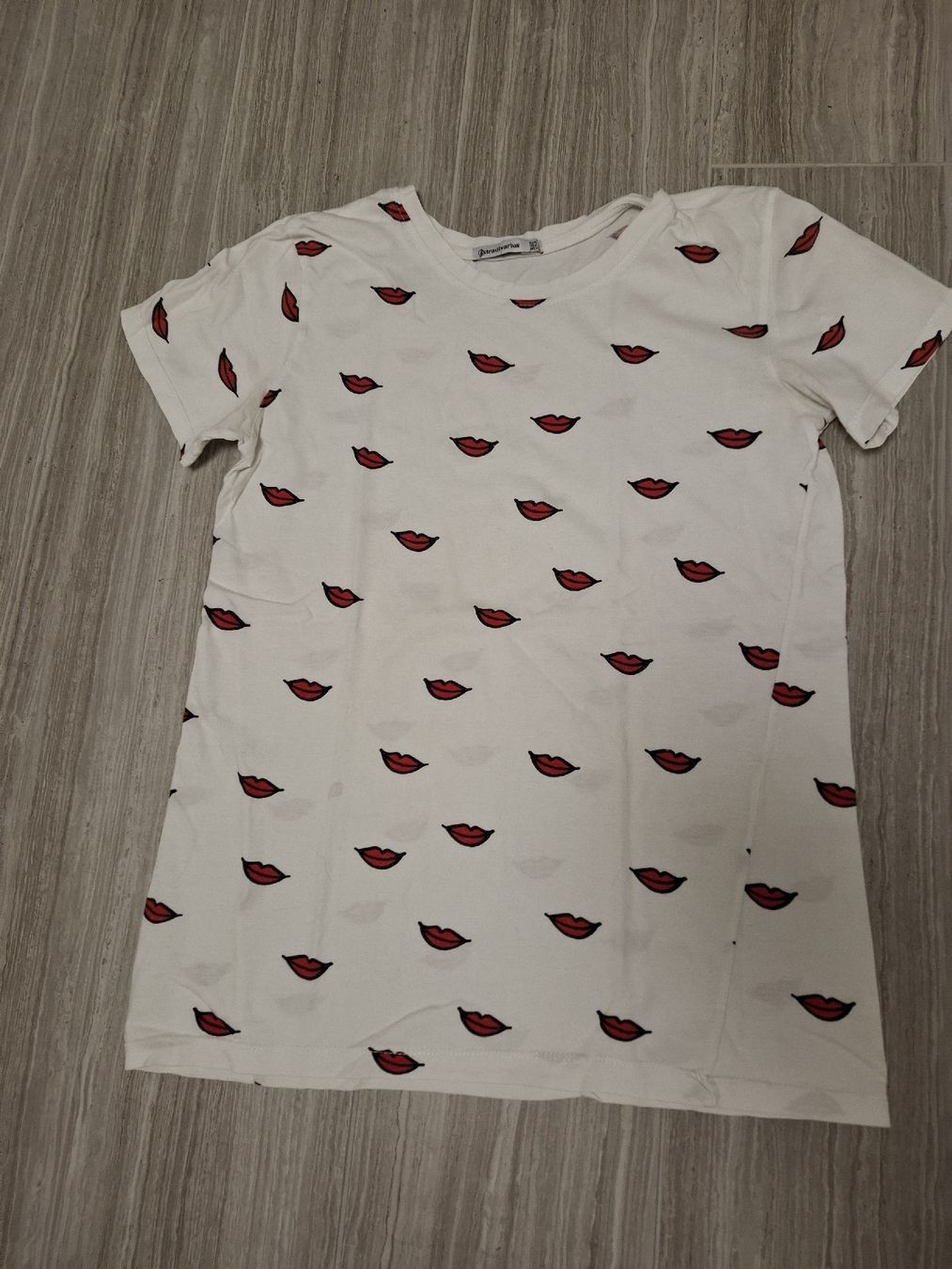 T-shirt: t-shirt blanc motif lèvres taille S – Usato da Ecublens FR venduto da ame_y8tq