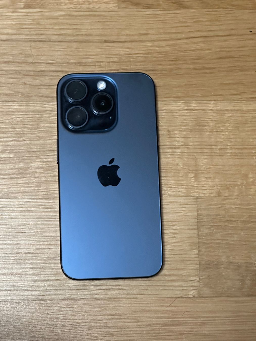 Apple Telefoni cellulari / Smartphones: iPhone 15 Pro mit Zubehör – Usato da Pfäffikon ZH venduto da Itachi54 4