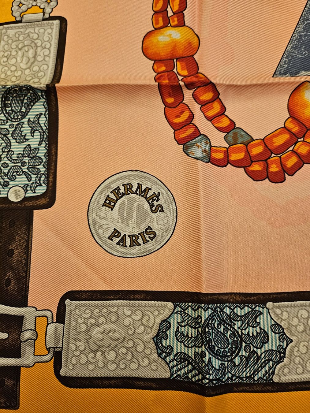 Carré Hermès 90x90 Soie - Thème Tibet II, Motifs Losange Pastel, Neuf étiqueté