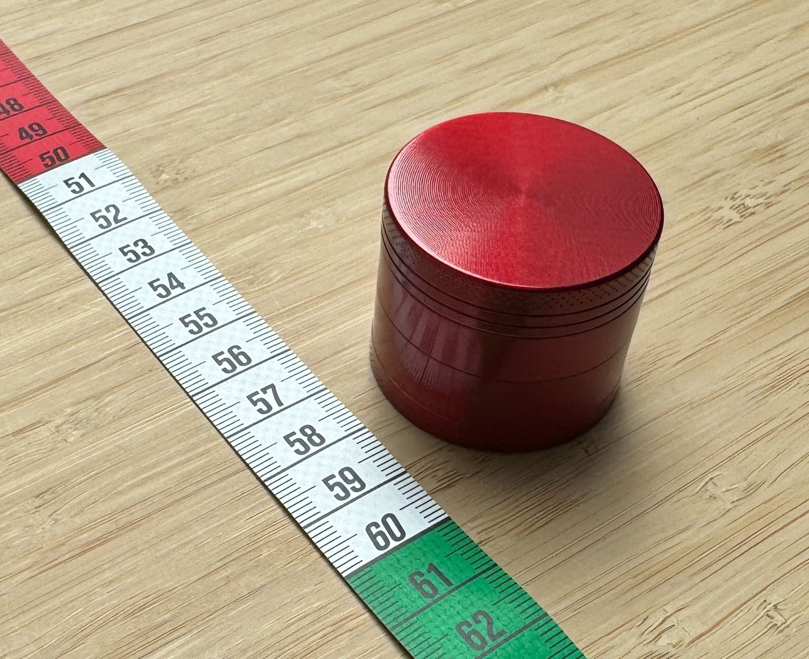 Tabacchi: roter Metall Grinder, red, Mühle – Nuovo e nell'imballaggio originale da Winterthur venduto da YaV