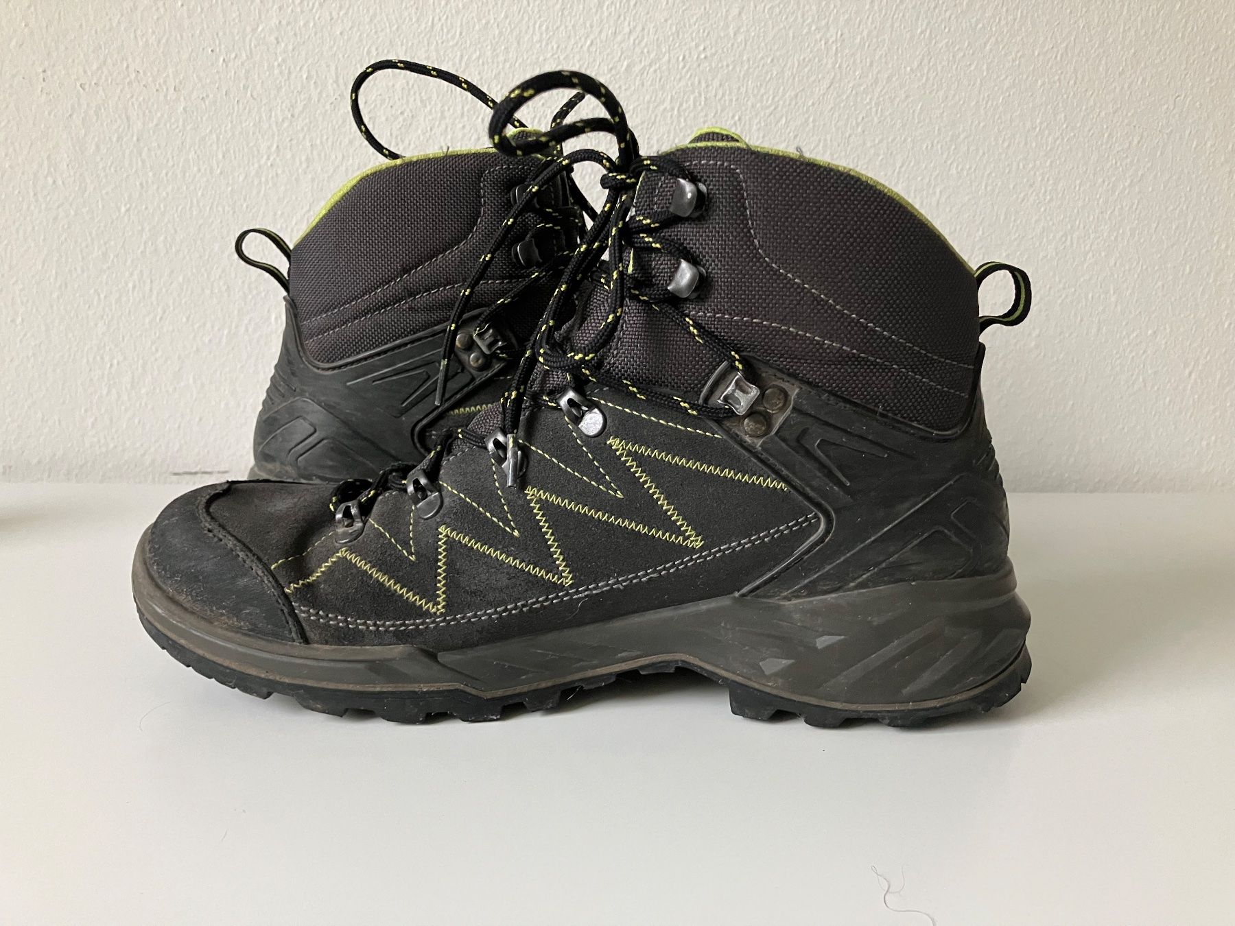 46 Nord Scarpe da uomo: Wandreschuhe 46 NORD - Grosse 44 – Usato da Riehen venduto da Philips26 1
