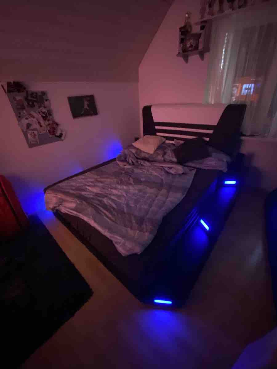 Lits: Bett mit Beleuchtung gebraucht – D'occasion à Kaiseraugst par fabiok14