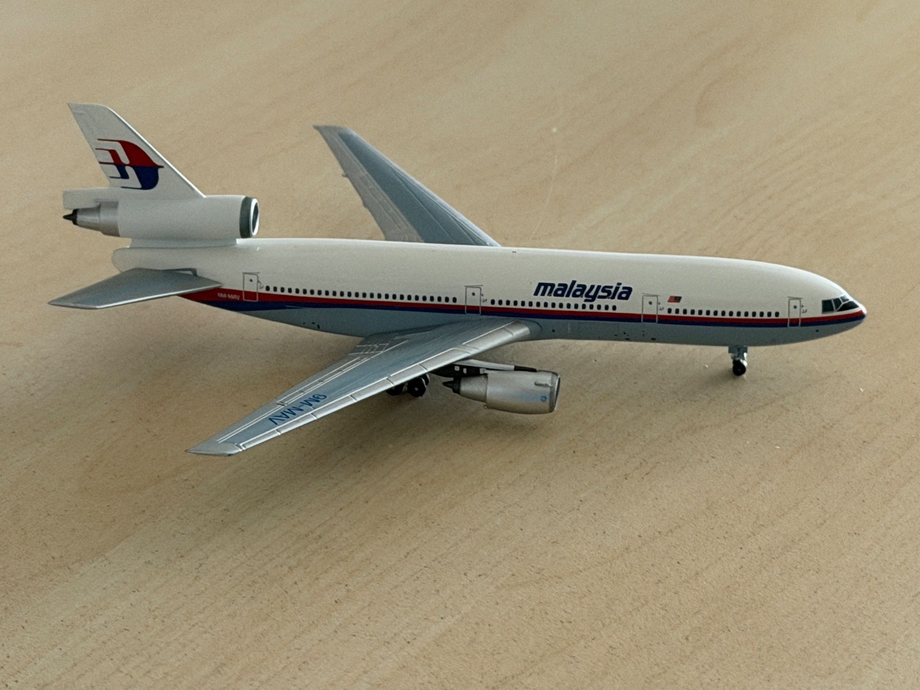 McDonnell Douglas Kit di modellismo & Modellini statici: DC- 10-30 Malaysia 1:400 – Usato da Dietlikon venduto da Megatop0