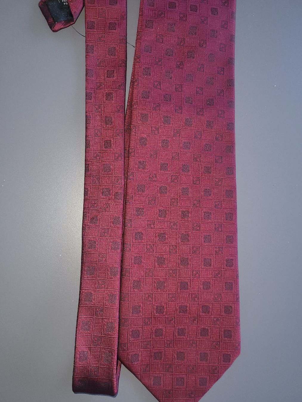 Krawatten: Krawatte CANDA, bordeauxrot mit Muster, Top Zustand! – Neu und originalverpackt aus Bassersdorf von K1966