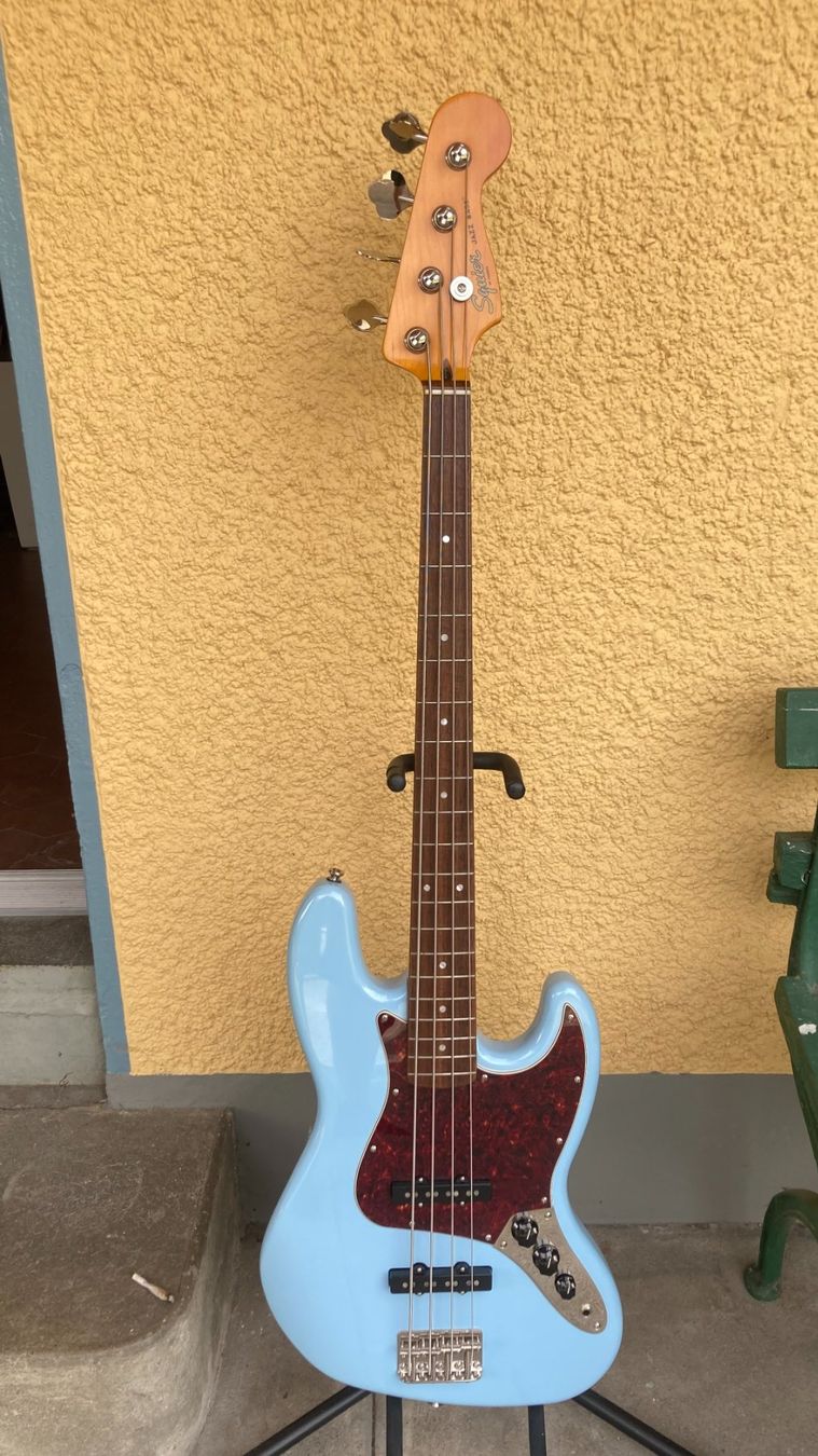 Squier Strumenti musicali: Squier Jazz Bass – Usato da Basel venduto da Aspargus 1