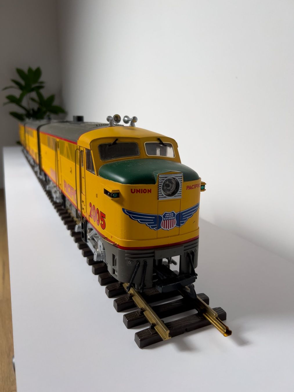 Modellini di ferrovie: Aristo Union Pacific, Spur G – Usato da Steffisburg venduto da Olihub 7