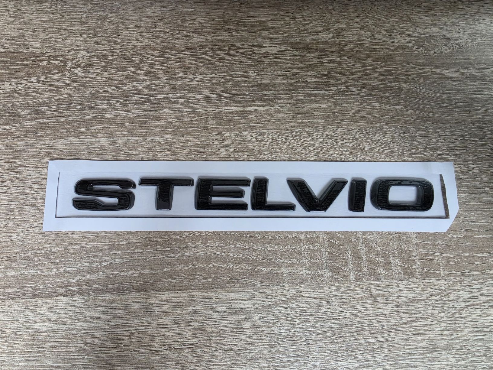 Alfa Romeo Tutti pezzi di ricambio auto: Emblem Stelvio Alfa Romeo – Nuovo e nell'imballaggio originale da Bellikon venduto da Kekko11