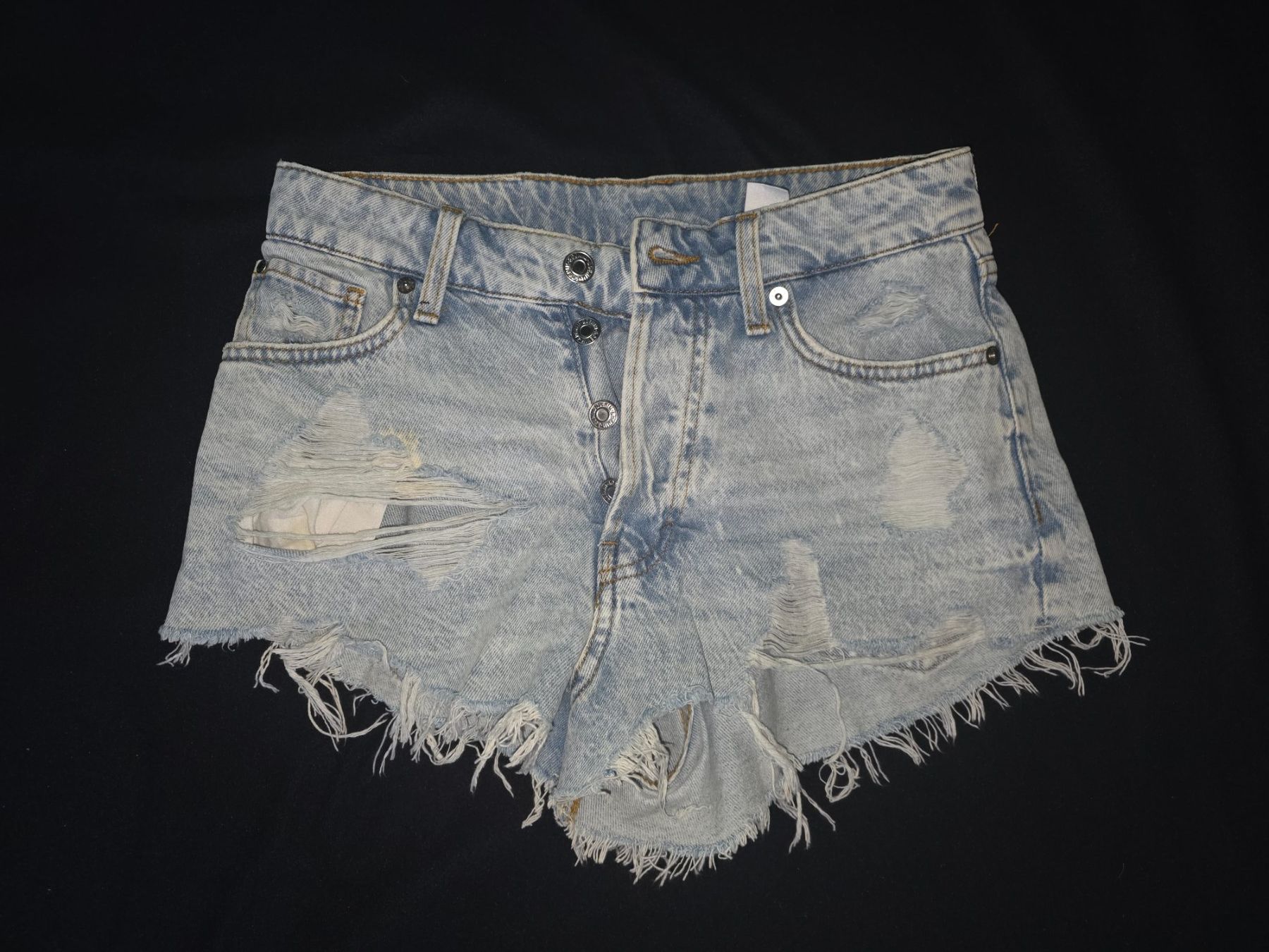 H&M Pantaloni: H&M Shorts Gr 36 – Usato da Effretikon venduto da gonzzi