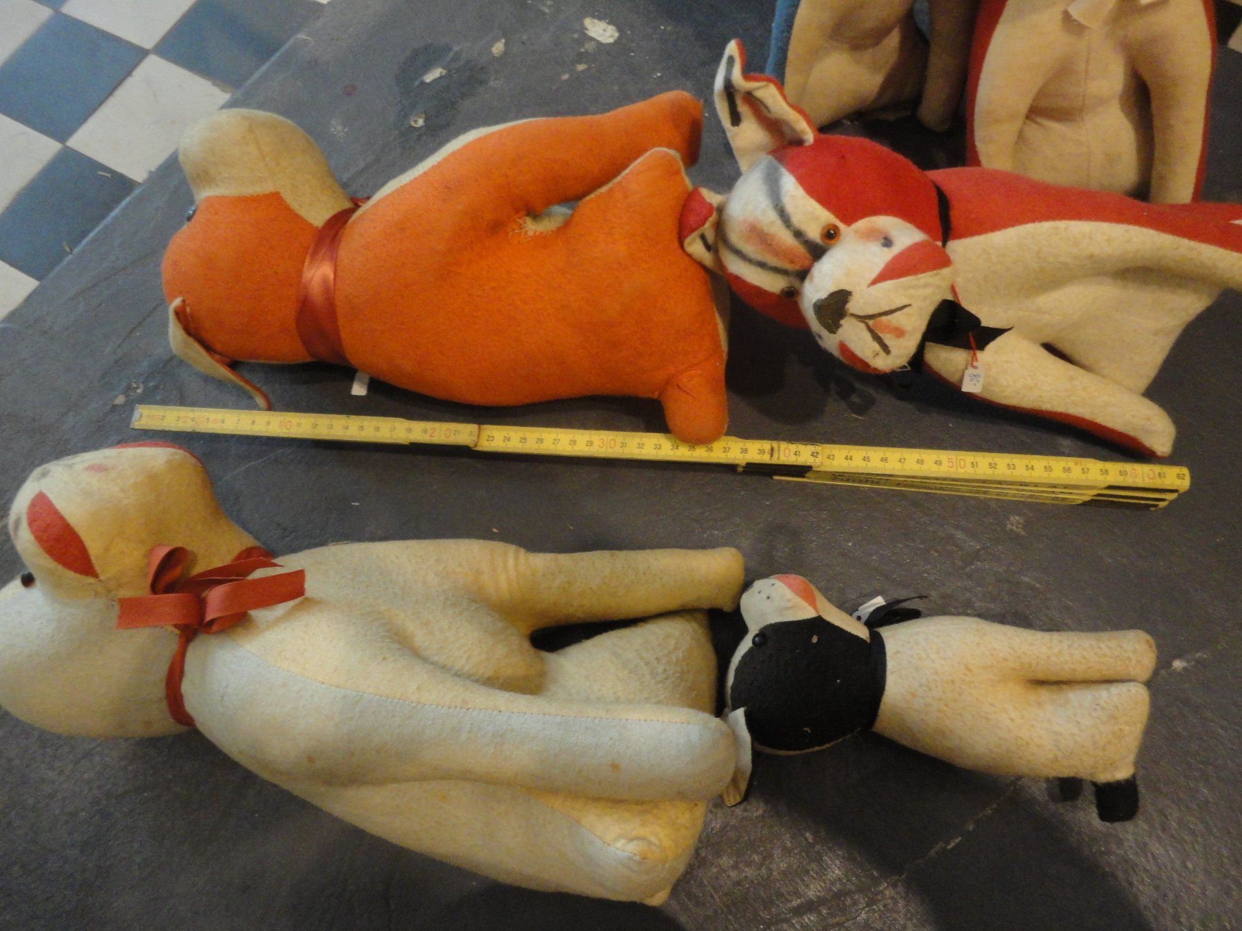 Giocattoli: 6 süsse antike Stoffhunde – Usato da Bischofszell venduto da Joachim-115 3