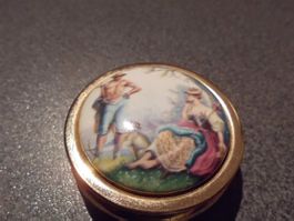 Pillendose rund, Bild Mann und Frau, Inn