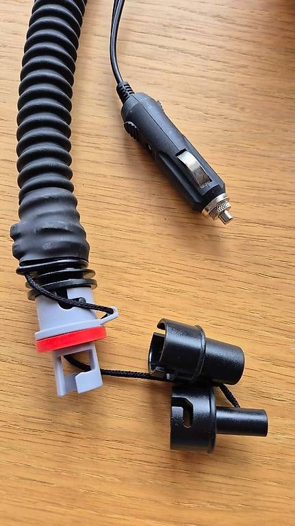 Pompes et pièces: Pompe électrique pour paddle gonflable. Prix à discuter. – D'occasion à La Chaux-de-Fonds par danydeneuch 2
