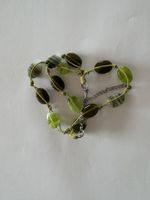 Grüne Halskette mit Glassteinen, neuwertig, ideales Geschenk